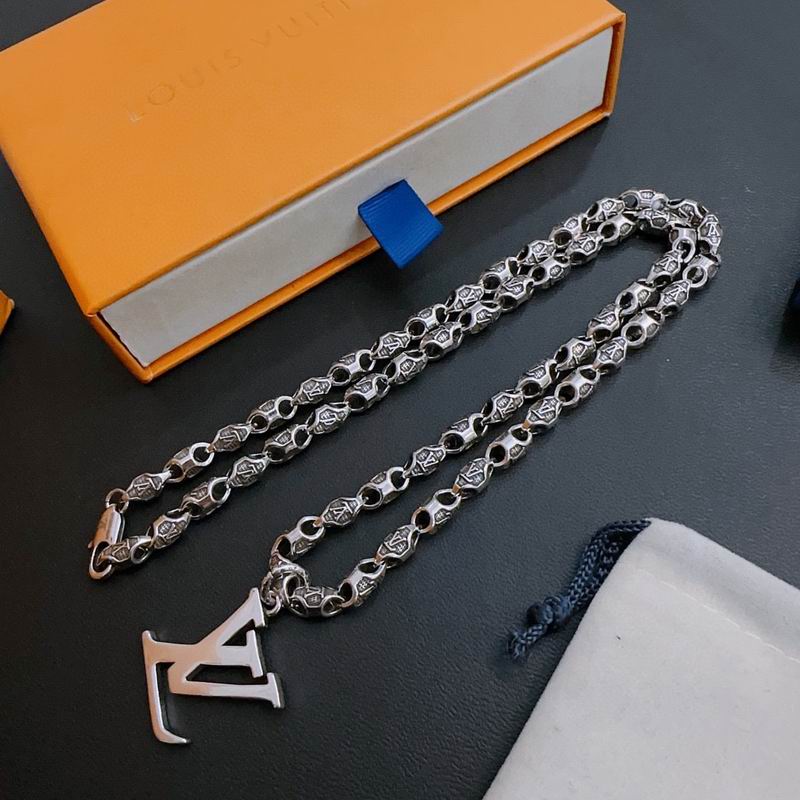 LV Necklace 02lyr11